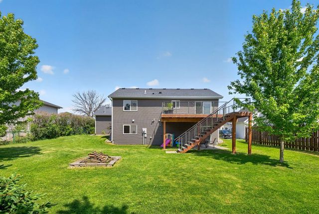 810 8th Avenue SW, Pine Island, MN 55963