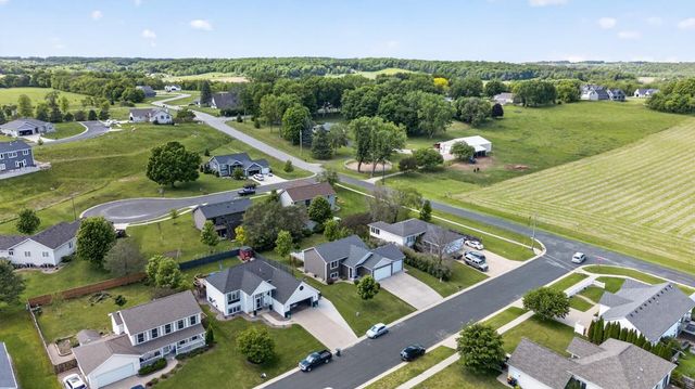 810 8th Avenue SW, Pine Island, MN 55963