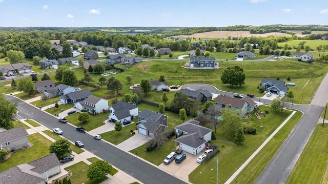 810 8th Avenue SW, Pine Island, MN 55963