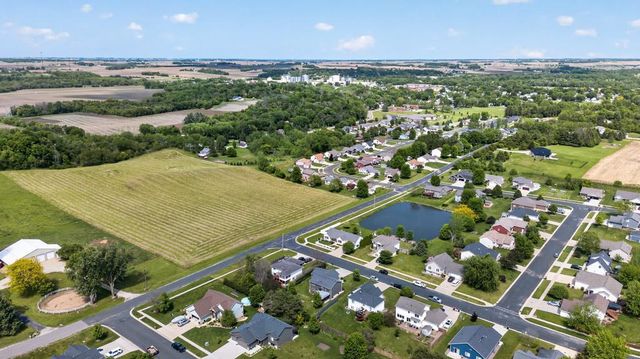 810 8th Avenue SW, Pine Island, MN 55963