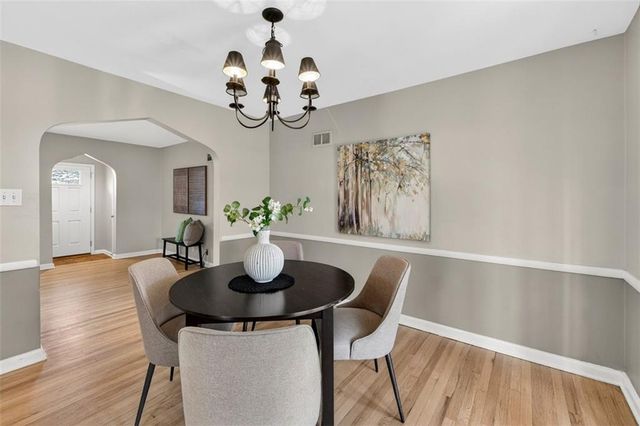 2405 W 75th Place, Prairie Village, KS 66208