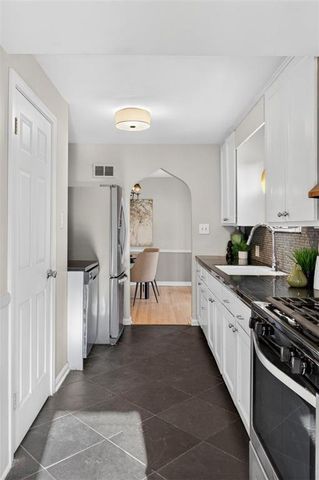 2405 W 75th Place, Prairie Village, KS 66208