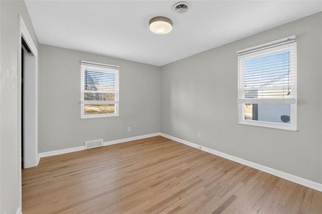 2405 W 75th Place, Prairie Village, KS 66208