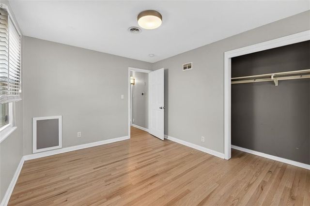 2405 W 75th Place, Prairie Village, KS 66208