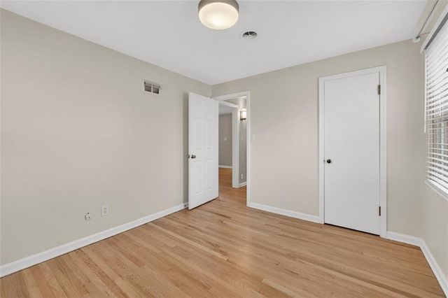 2405 W 75th Place, Prairie Village, KS 66208