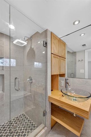 2405 W 75th Place, Prairie Village, KS 66208