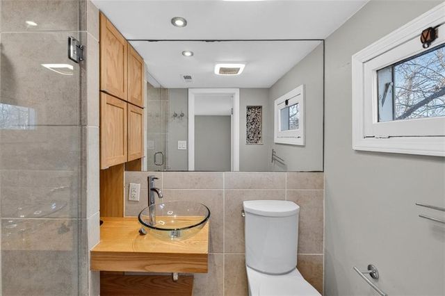 2405 W 75th Place, Prairie Village, KS 66208