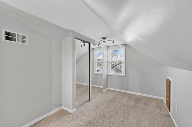 2405 W 75th Place, Prairie Village, KS 66208