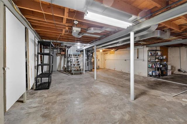 2405 W 75th Place, Prairie Village, KS 66208