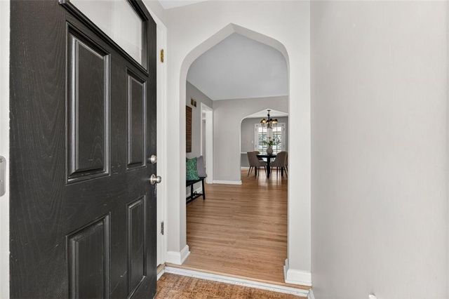 2405 W 75th Place, Prairie Village, KS 66208