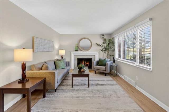 2405 W 75th Place, Prairie Village, KS 66208