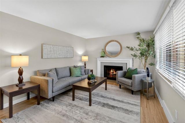 2405 W 75th Place, Prairie Village, KS 66208