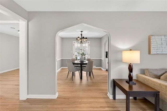 2405 W 75th Place, Prairie Village, KS 66208