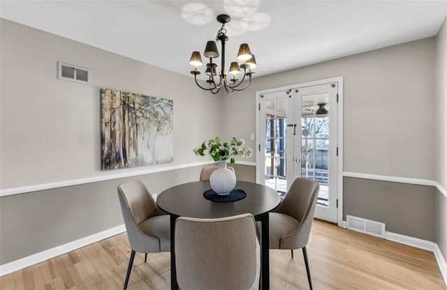 2405 W 75th Place, Prairie Village, KS 66208