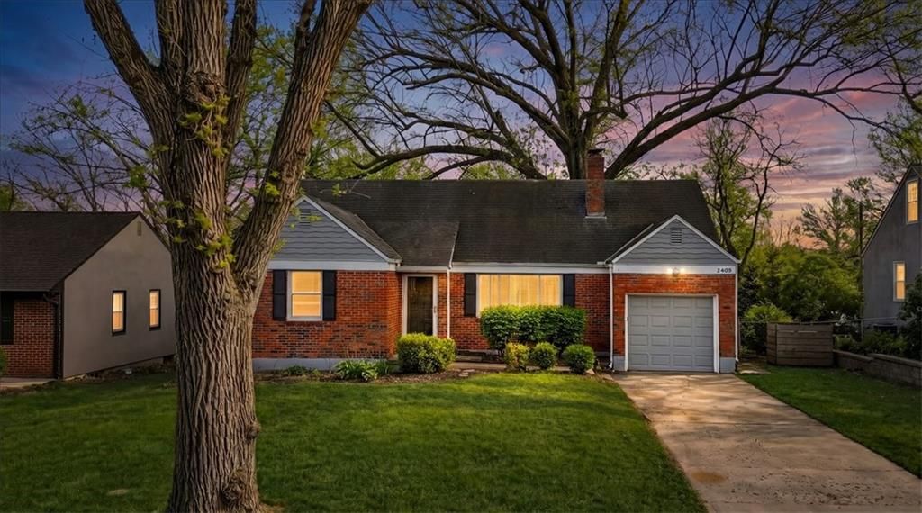 2405 W 75th Place, Prairie Village, KS 66208