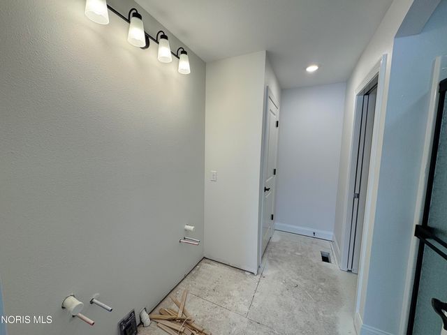 1396 Thomas Lane, Waterville, OH 43566