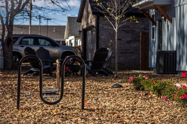 648 W Price Avenue, Springdale, AR 72764