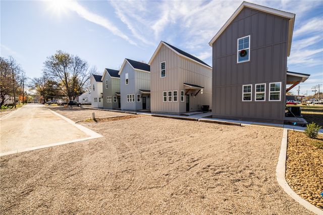 648 W Price Avenue, Springdale, AR 72764