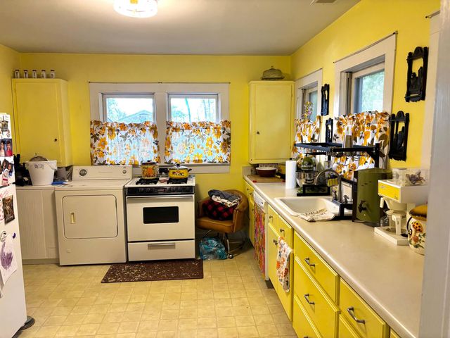 340 OAK ST, Savannah, TN 38372