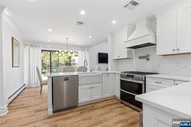 1 Bentley Drive 3, Franklin Lakes, NJ 07417