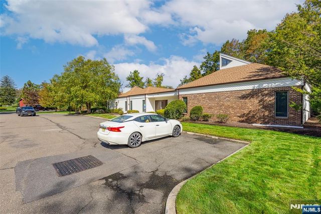 1 Bentley Drive 3, Franklin Lakes, NJ 07417