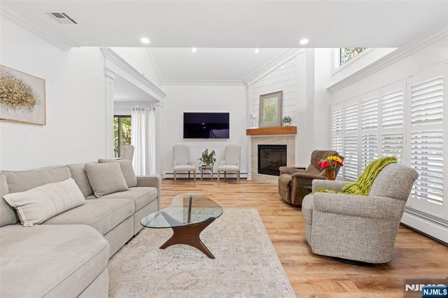 1 Bentley Drive 3, Franklin Lakes, NJ 07417