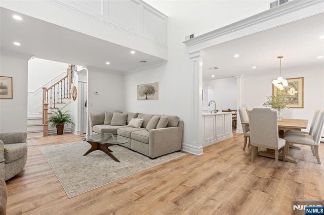 1 Bentley Drive 3, Franklin Lakes, NJ 07417