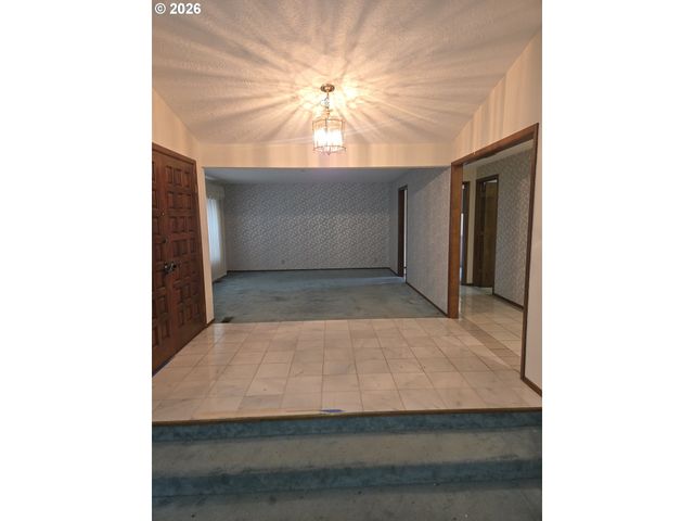 3419 BROKEN ARROW Loop, Salem, OR 97304