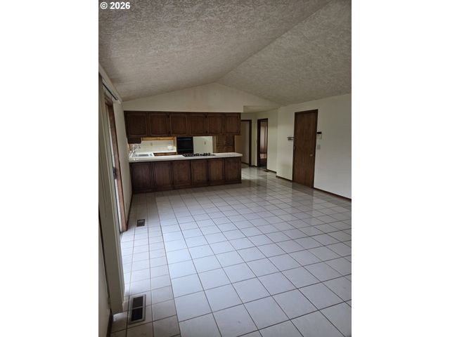 3419 BROKEN ARROW Loop, Salem, OR 97304