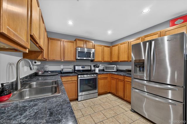 45555 Hidden View Court 6 Mile Rd, Utica, MI 48315