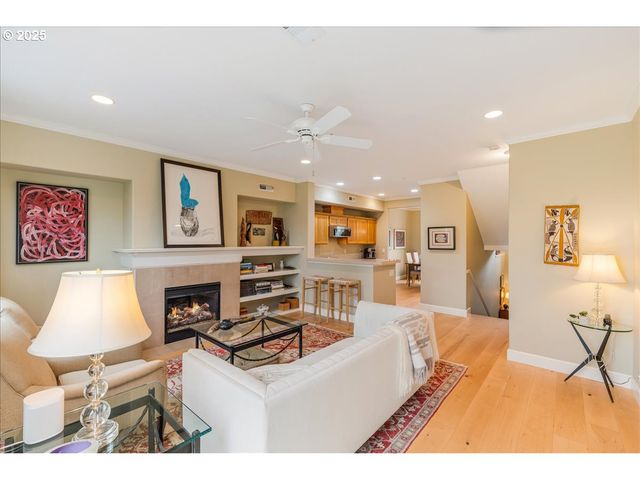 10124 Nw BRIGHTON Ln, Portland, OR 97229