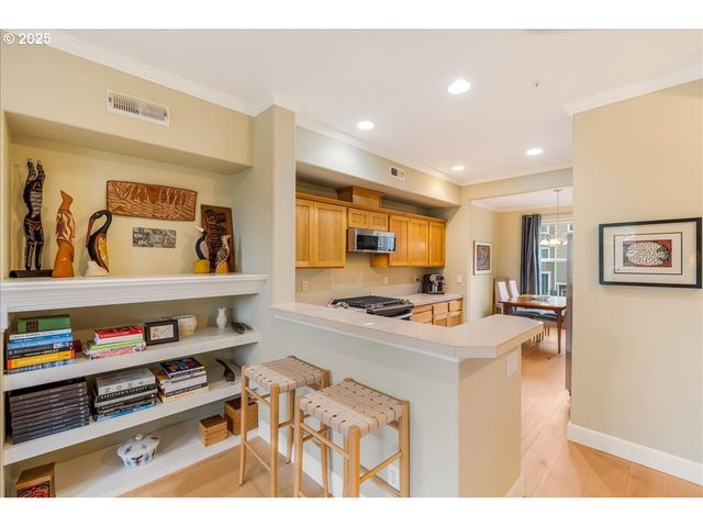 10124 Nw BRIGHTON Ln, Portland, OR 97229