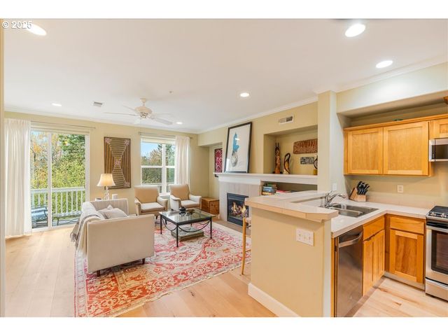 10124 Nw BRIGHTON Ln, Portland, OR 97229