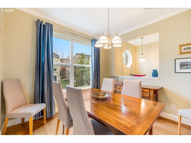 10124 Nw BRIGHTON Ln, Portland, OR 97229