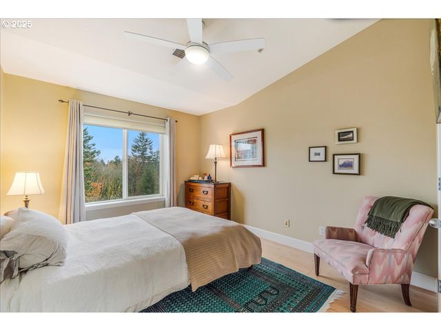 10124 Nw BRIGHTON Ln, Portland, OR 97229