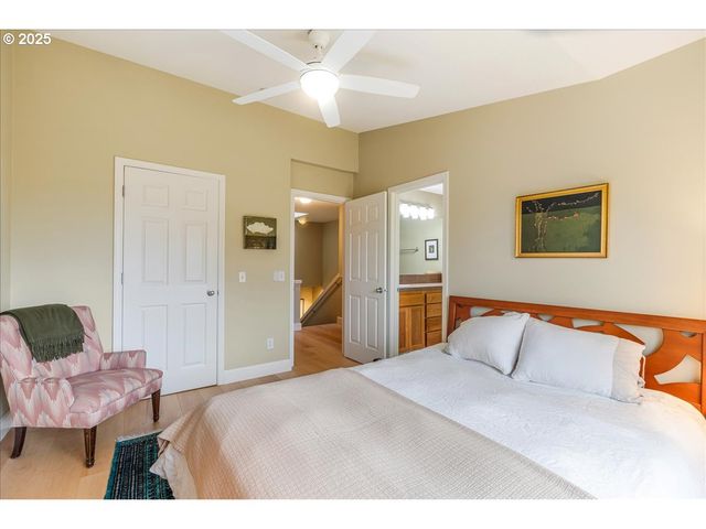 10124 Nw BRIGHTON Ln, Portland, OR 97229