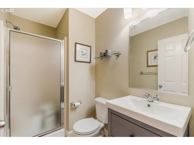 10124 Nw BRIGHTON Ln, Portland, OR 97229