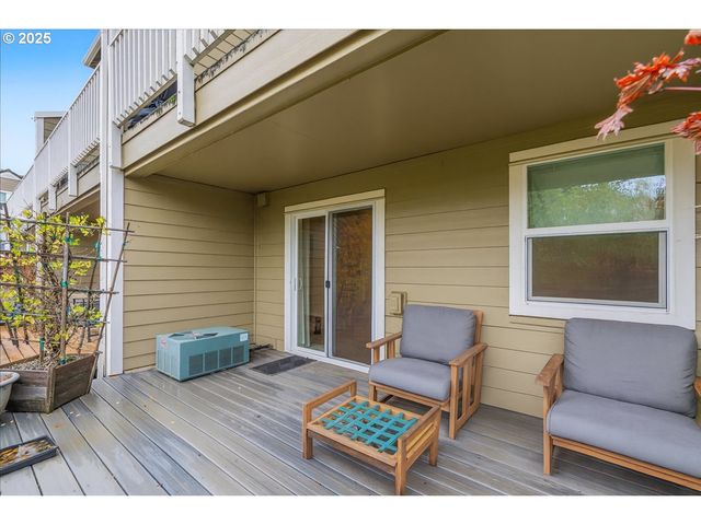 10124 Nw BRIGHTON Ln, Portland, OR 97229