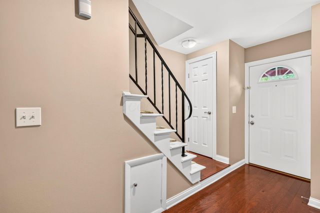 825 Mcclain Road, Columbus, OH 43212
