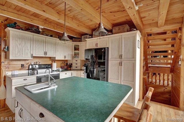 10071 N Hillman Road, Belvidere Township, MI 48850