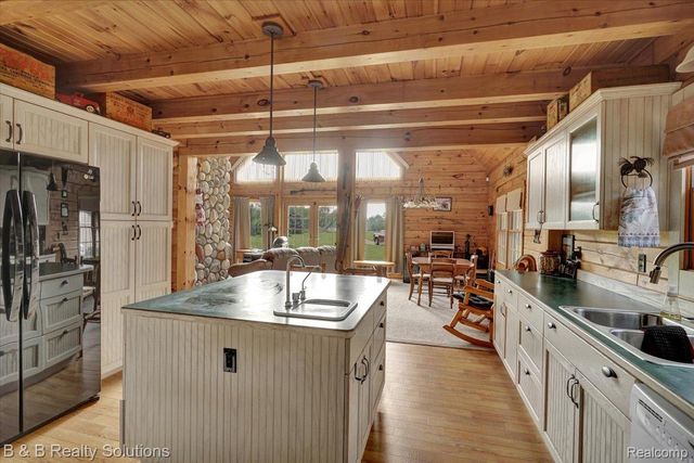 10071 N Hillman Road, Belvidere Township, MI 48850