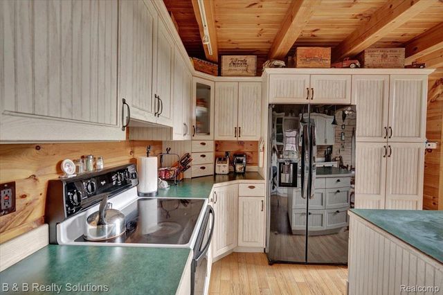 10071 N Hillman Road, Belvidere Township, MI 48850