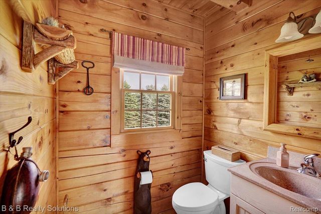 10071 N Hillman Road, Belvidere Township, MI 48850