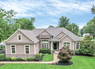 5042 Henderson Heights Road, Columbus, OH 43220