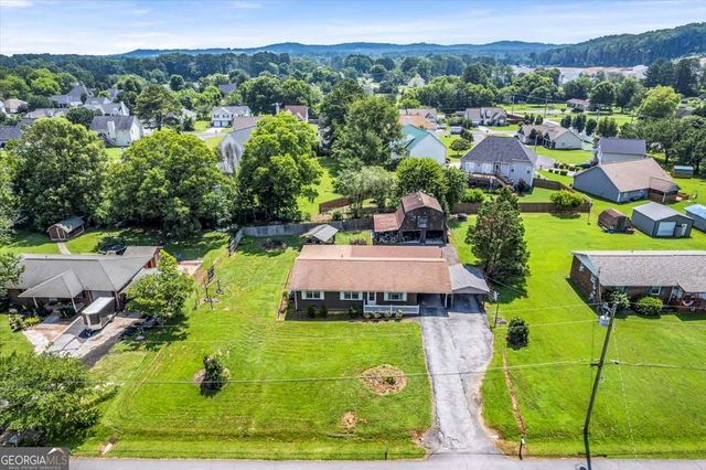 129 Green Meadow Lane, Calhoun, GA 30701