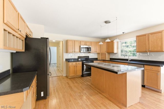 34390 Appleview Way, Solon, OH 44139