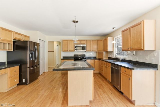 34390 Appleview Way, Solon, OH 44139