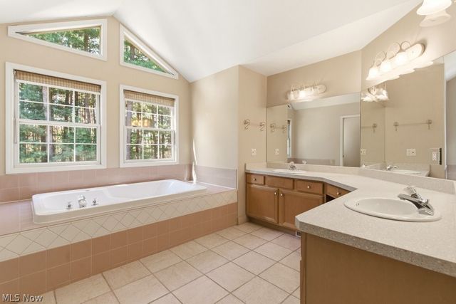 34390 Appleview Way, Solon, OH 44139