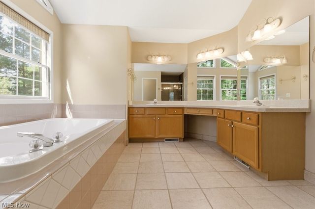 34390 Appleview Way, Solon, OH 44139