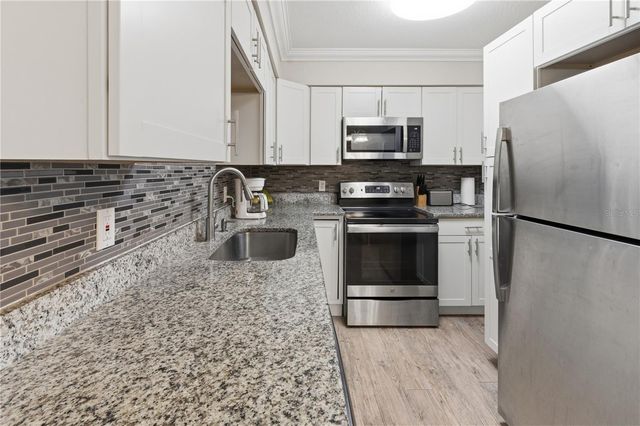 606 HOLT CIRCLE, Winter Haven, FL 33880